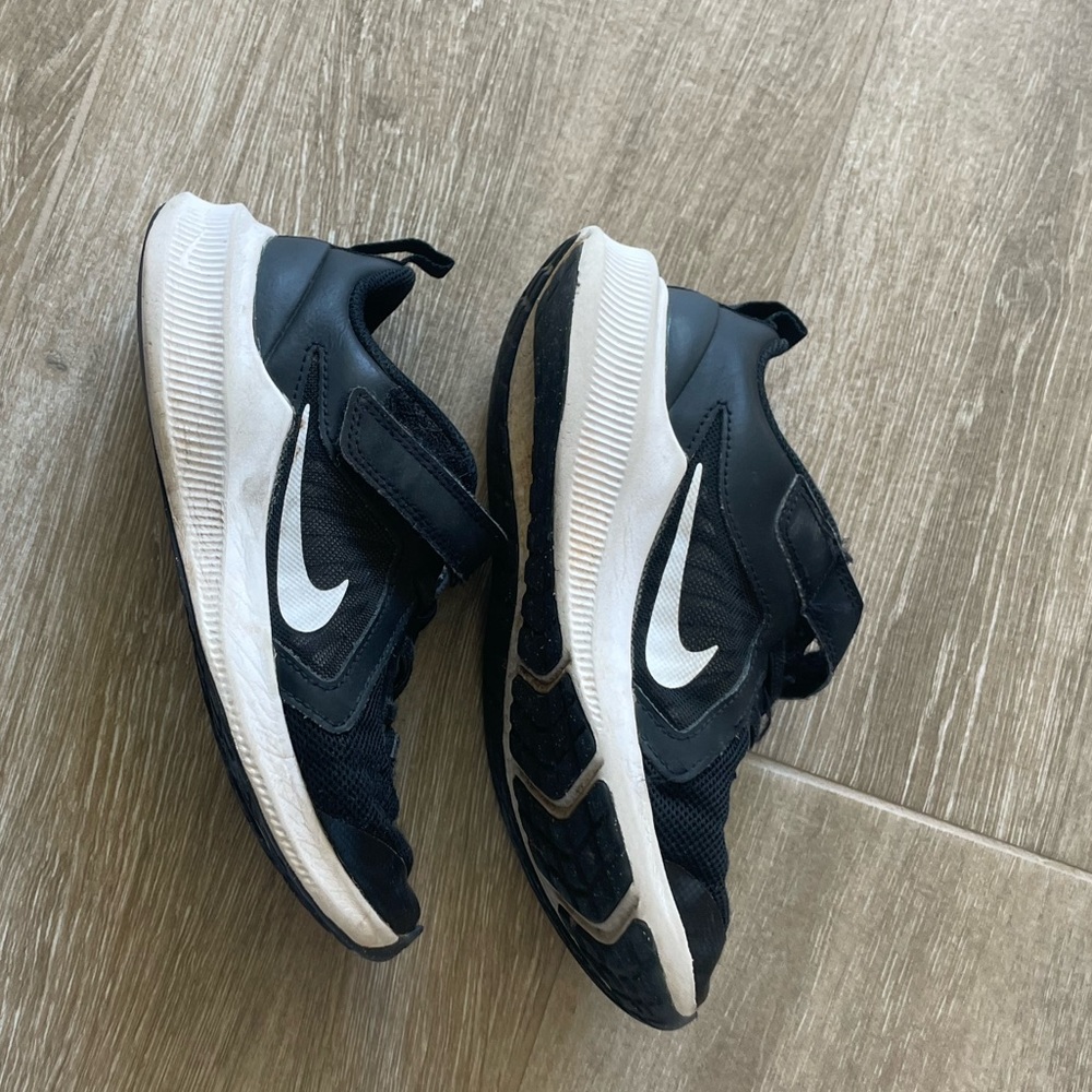 Boys black Nike tennis shoes, size 1.5